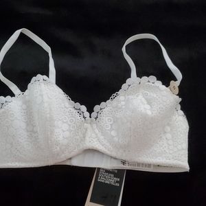 H&M white lace bra, size 36B